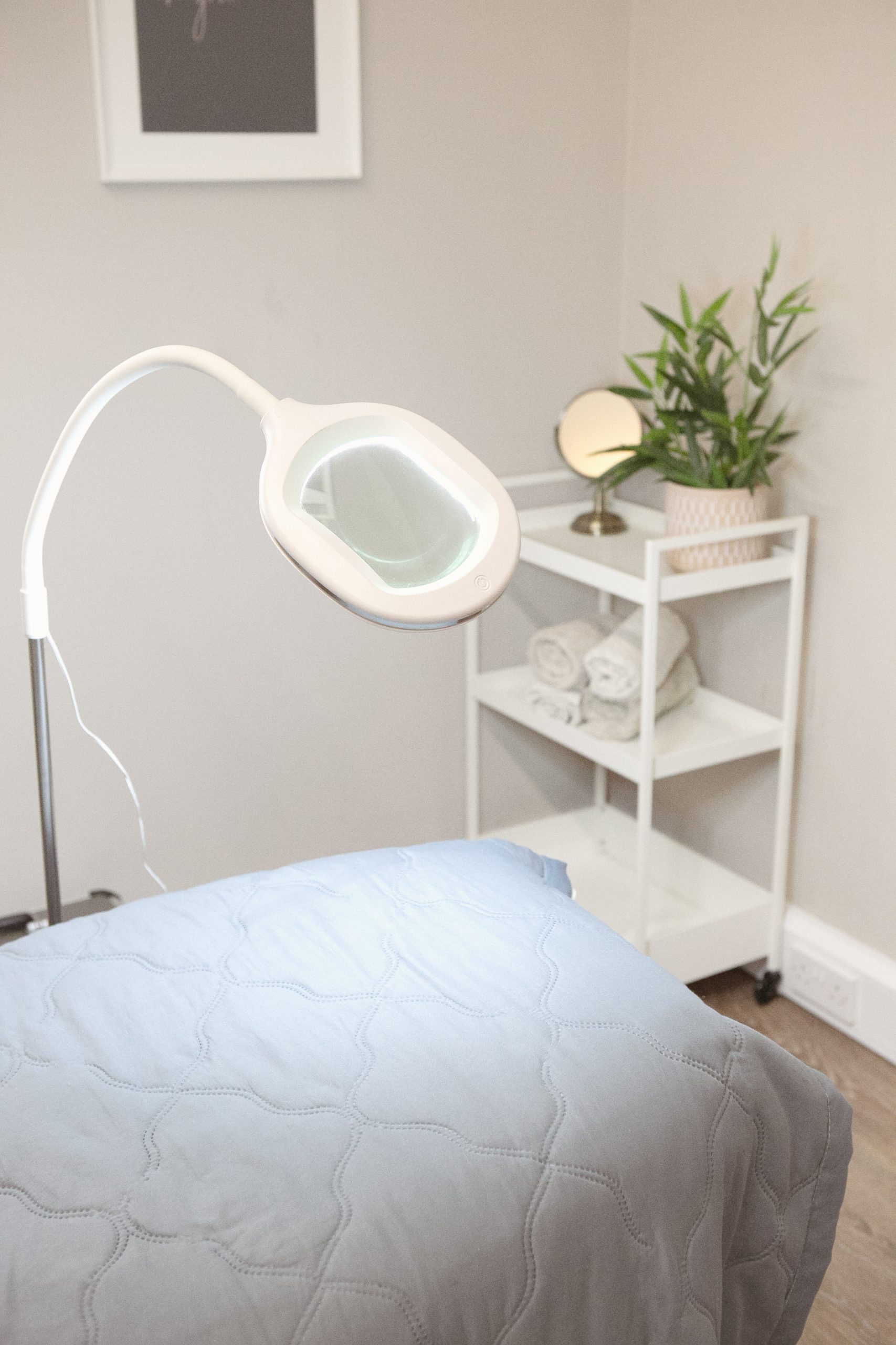 3-in-1 Floor Standing Magnifier - Image 6