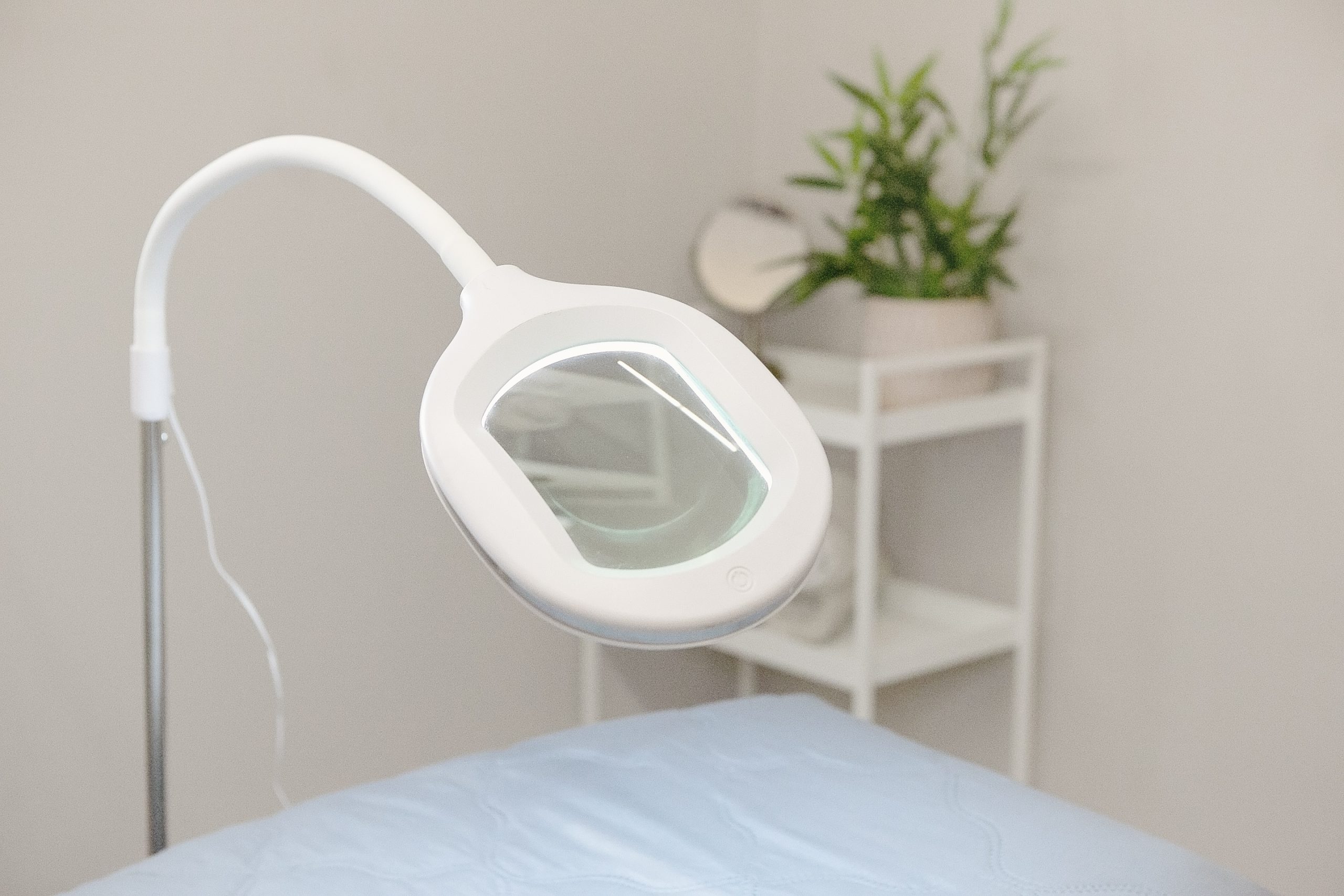 3-in-1 Floor Standing Magnifier - Image 7