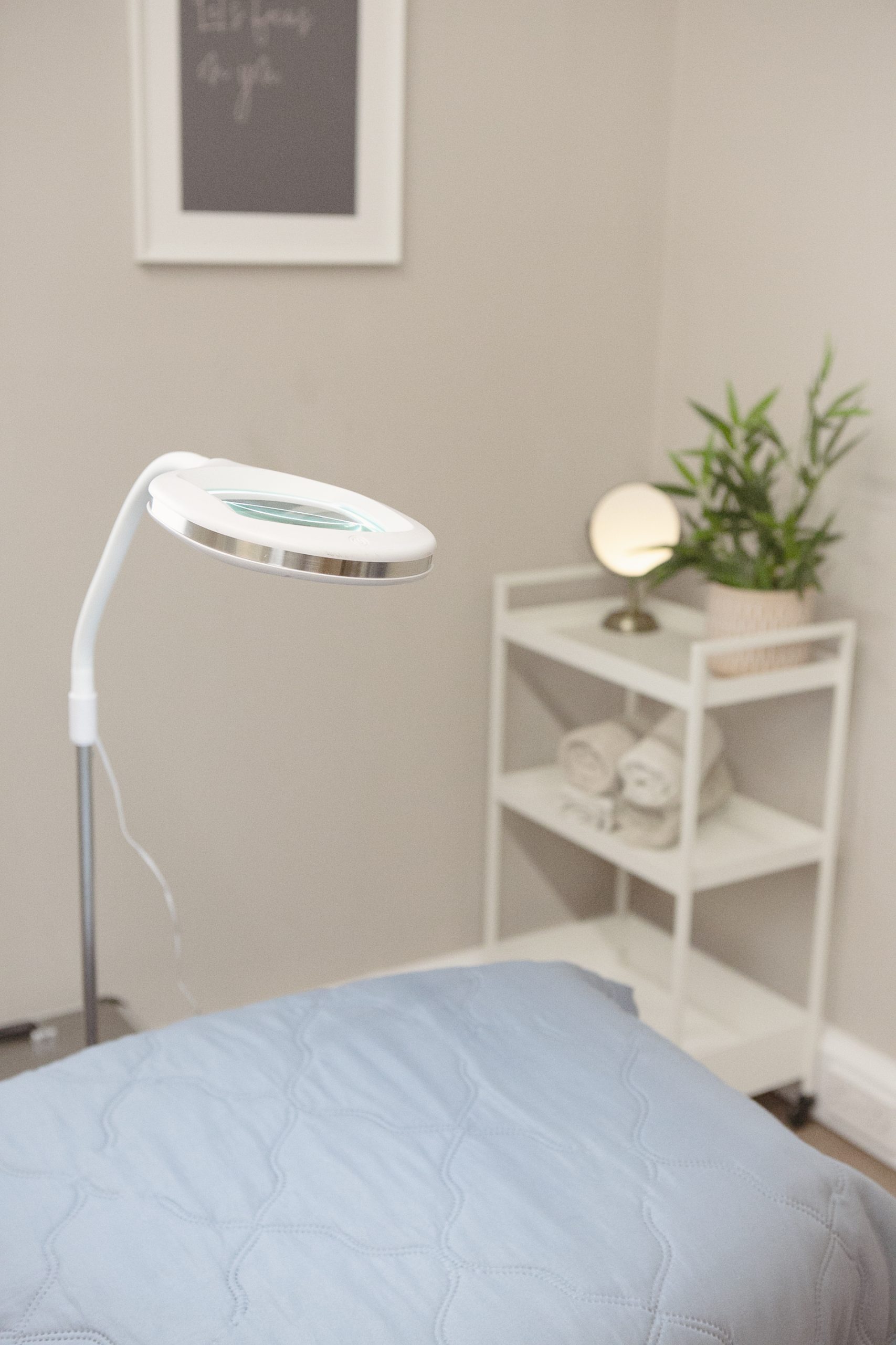 3-in-1 Floor Standing Magnifier - Image 8